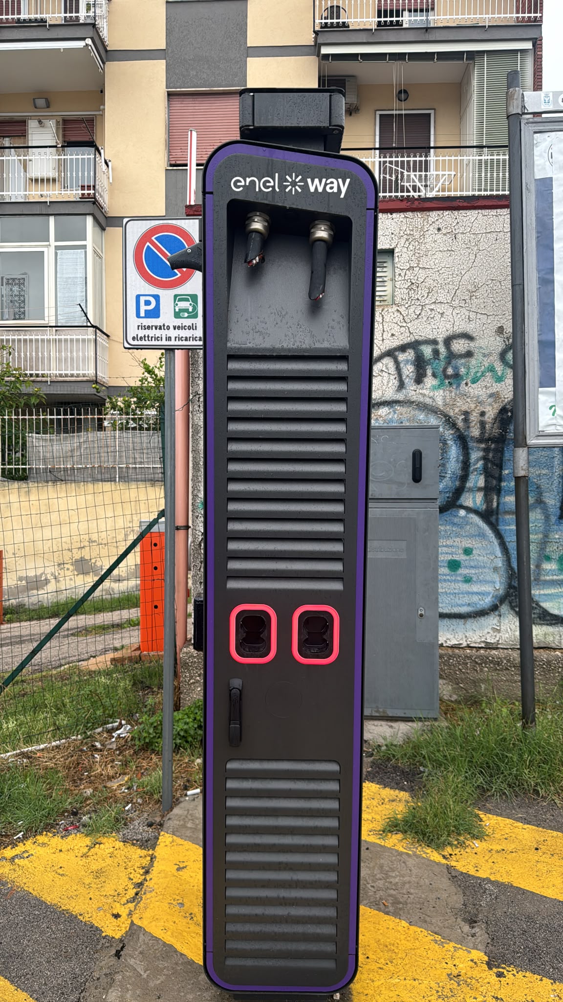 Vista frontale dei cavi rubati